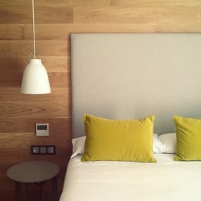 hotel-room-green